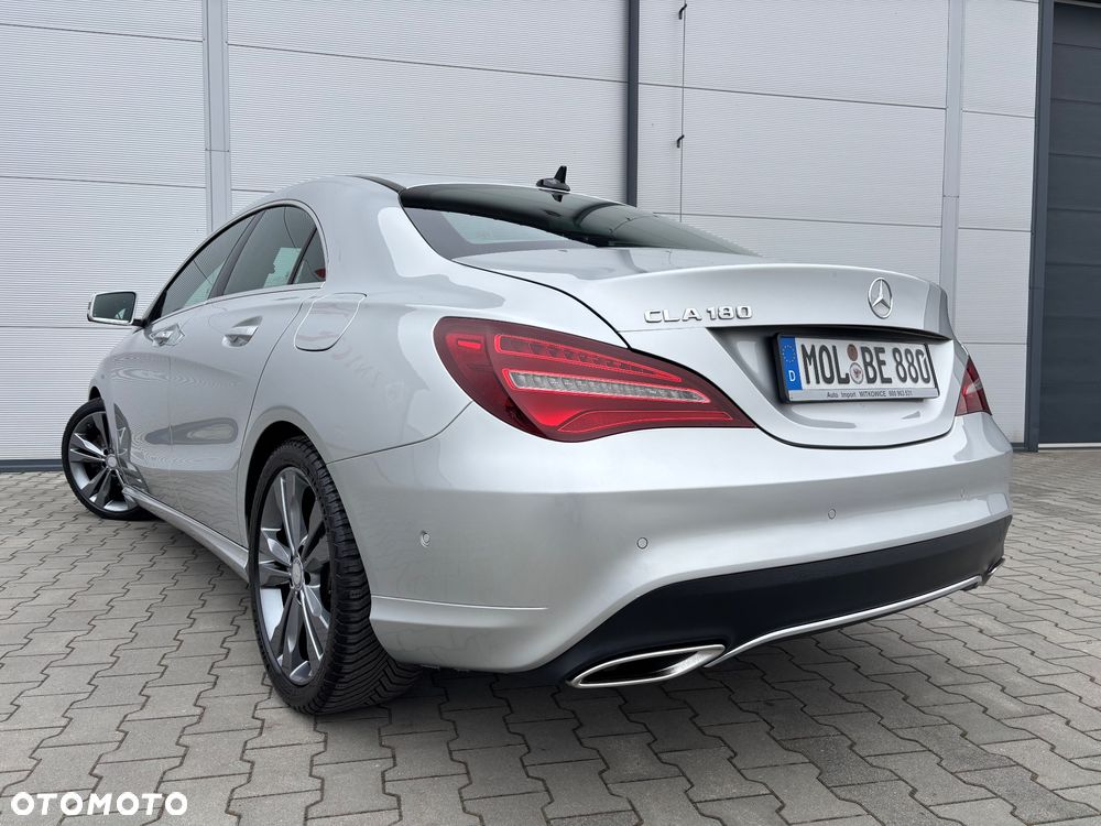 Mercedes-Benz CLA 180 7G-DCT Urban - 14