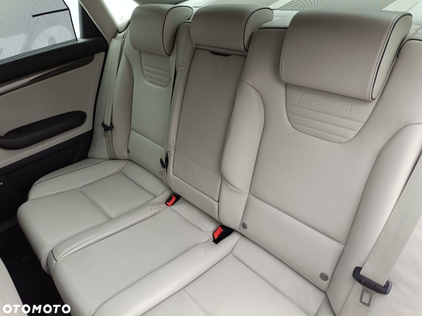 Audi RS4 Limousine Standard - 34