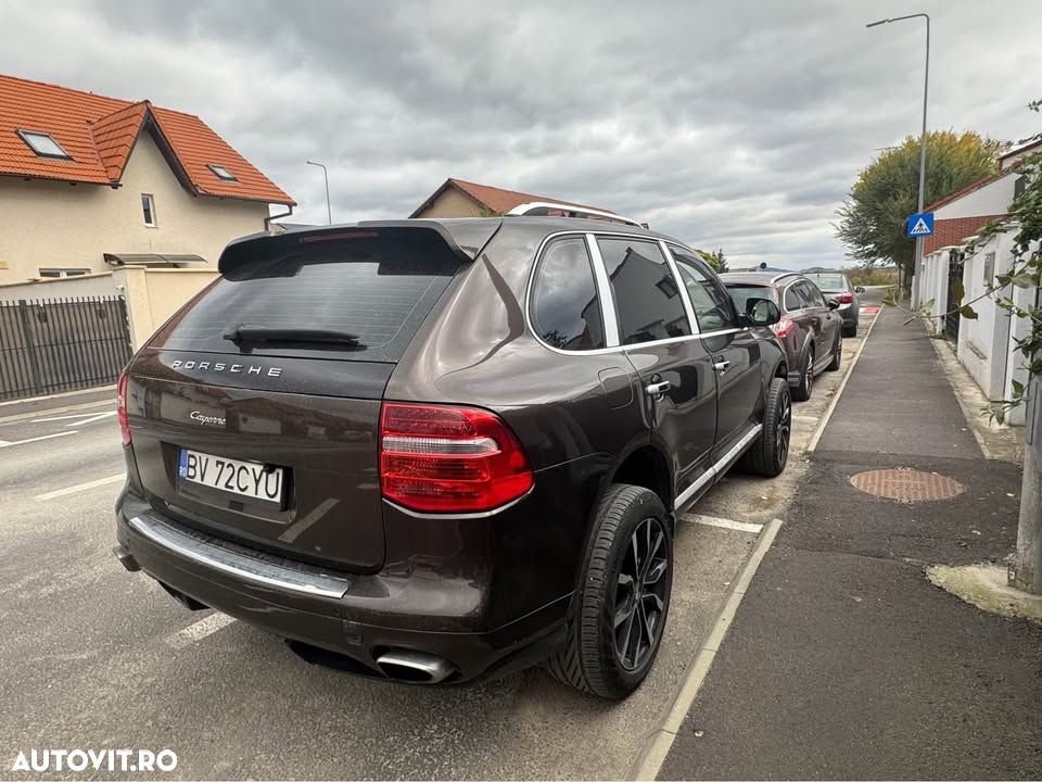 Porsche Cayenne 3.0 L V6 - 8