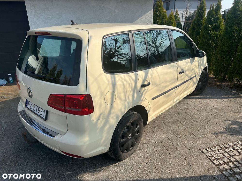 Volkswagen Touran 1.6 TDI DPF BlueMotion Technology DSG Highline - 6