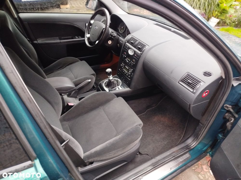 Ford Mondeo 1.8 Ghia - 18