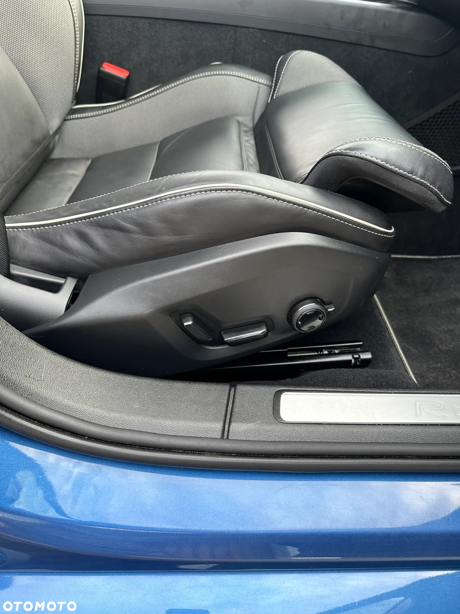 Volvo V60 D4 R-Design - 30