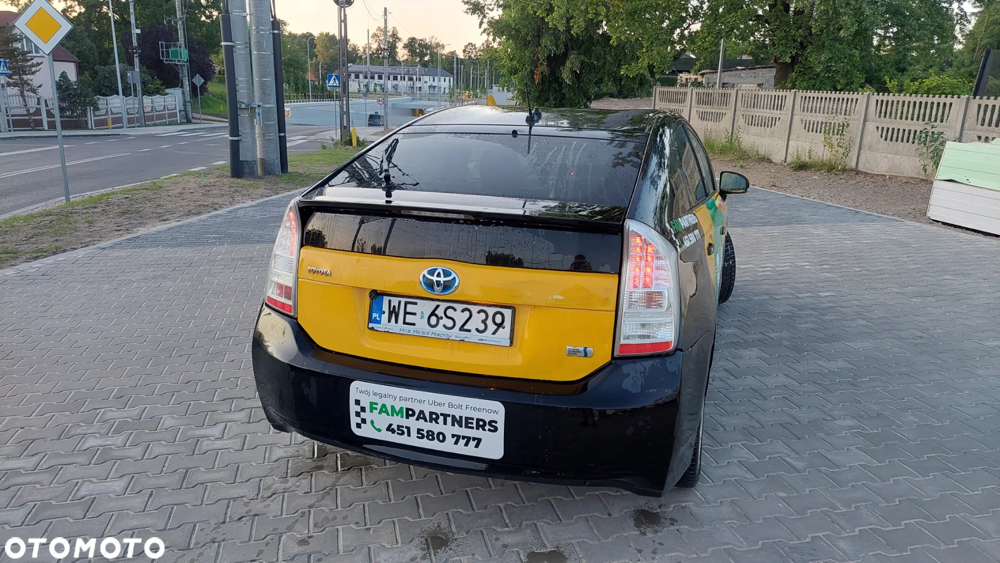 Toyota Prius 1.8 HSD Life - 4