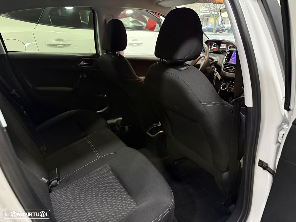 Peugeot 208 1.2 PureTech Style - 25