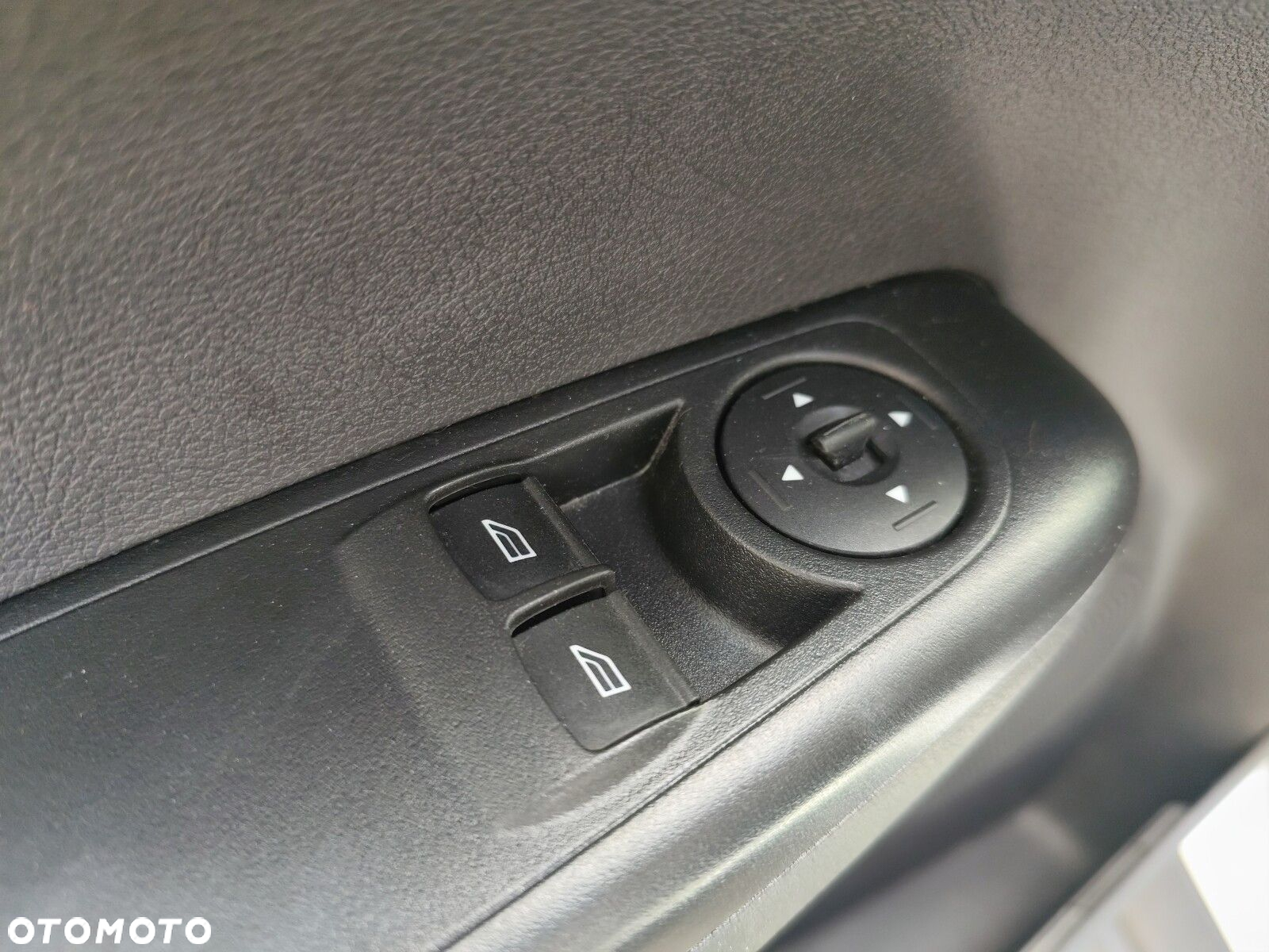Ford transit-courier - 11