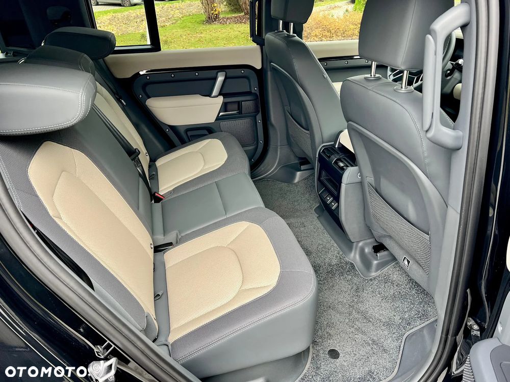 Land Rover Defender 3.0 D300 mHEV X-Dynamic SE - 30