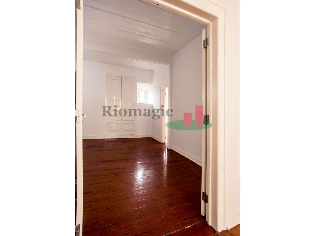 Lisboa - Praça das Flores - Apartamento Duplex T2+1 junto ao Prínci... - Grande imagem: 3/11