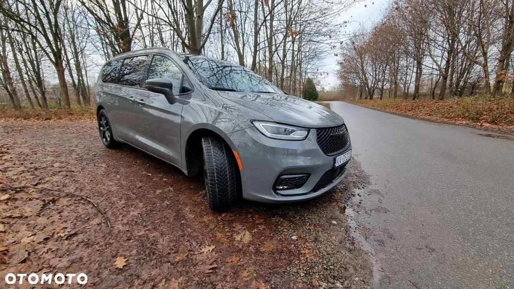 Chrysler Pacifica - 36