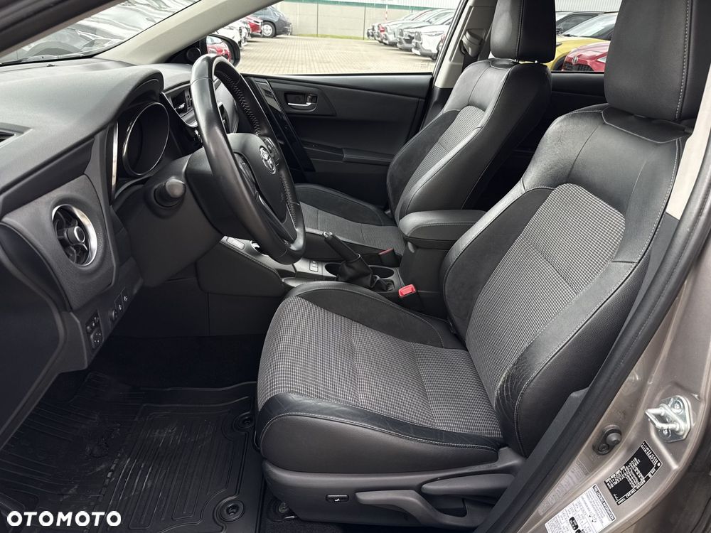 Toyota Auris - 13