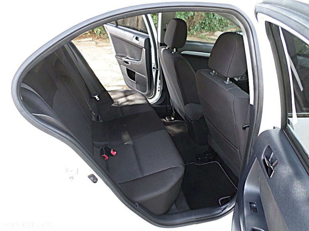 Mitsubishi Lancer Sportback 1.6 ClearTec Plus - 25