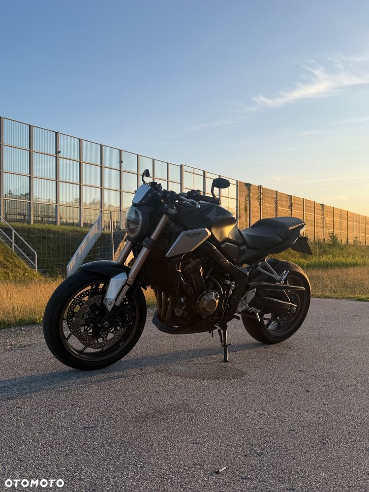 Honda CB - 1