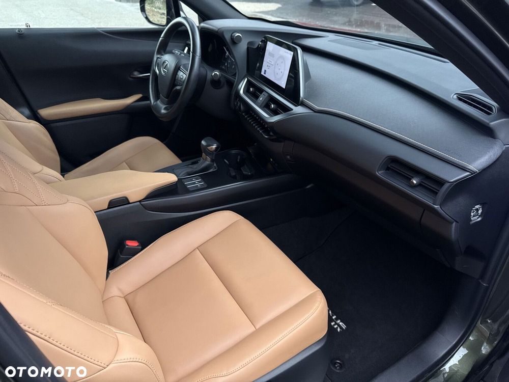 Lexus UX - 23