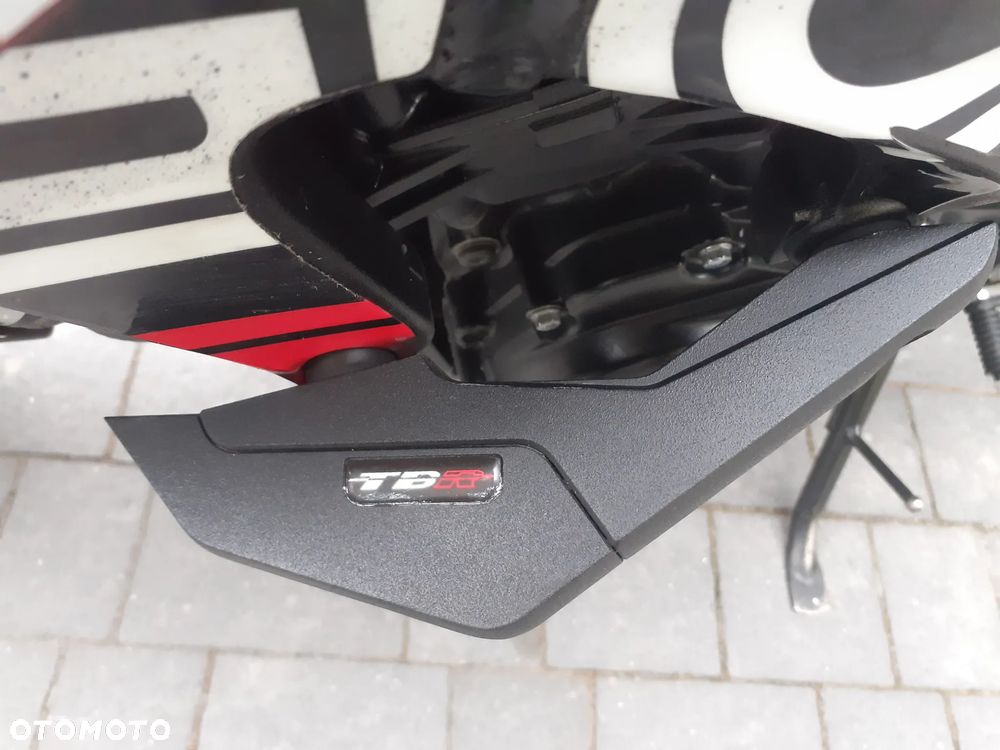 Suzuki GSX 1000 - 17