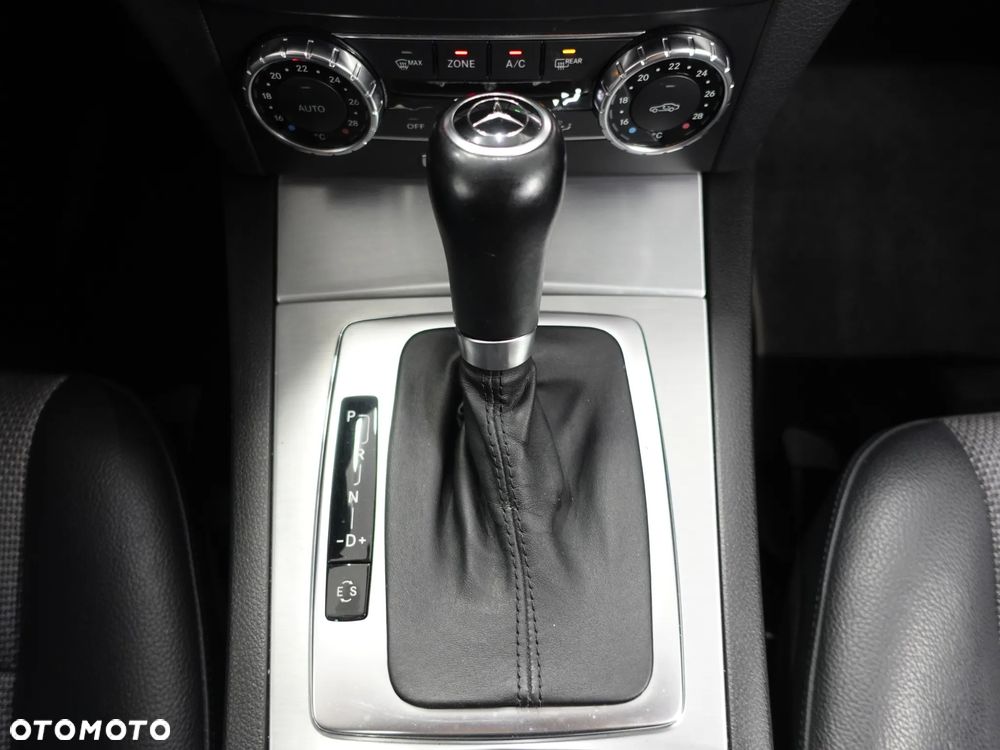 Mercedes-Benz Klasa C 200 (BlueEFFICIENCY) 7G-TRONIC Avantgarde - 35