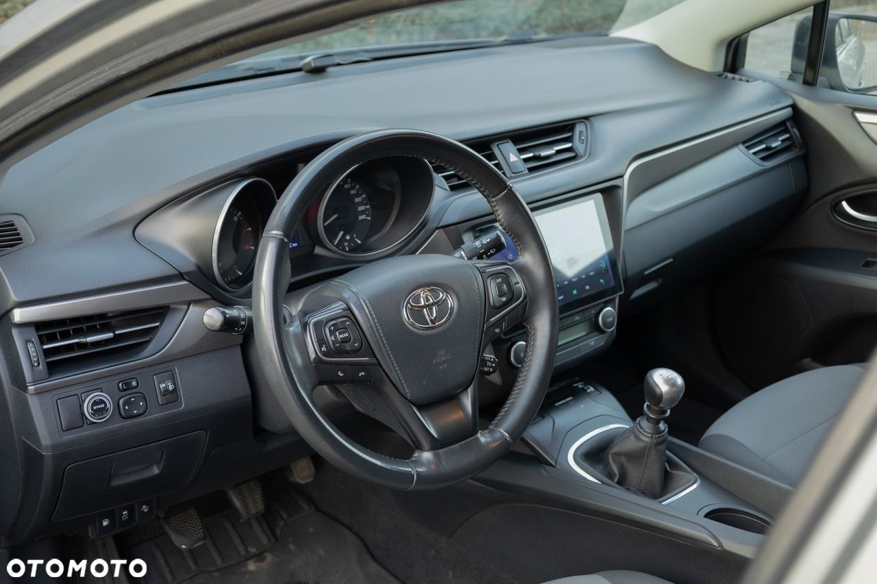 Toyota Avensis Combi 1.6 - 15