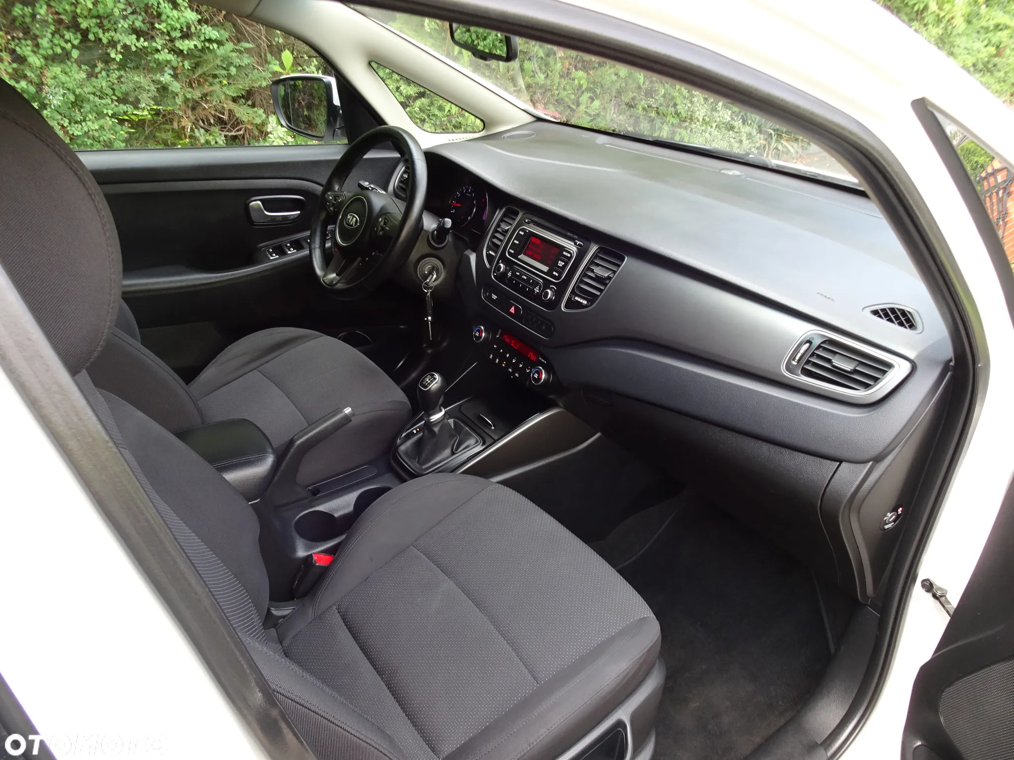 Kia Carens - 38