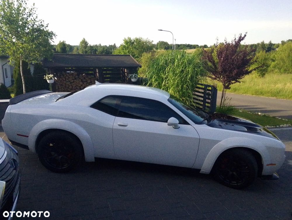 Dodge Challenger - 4