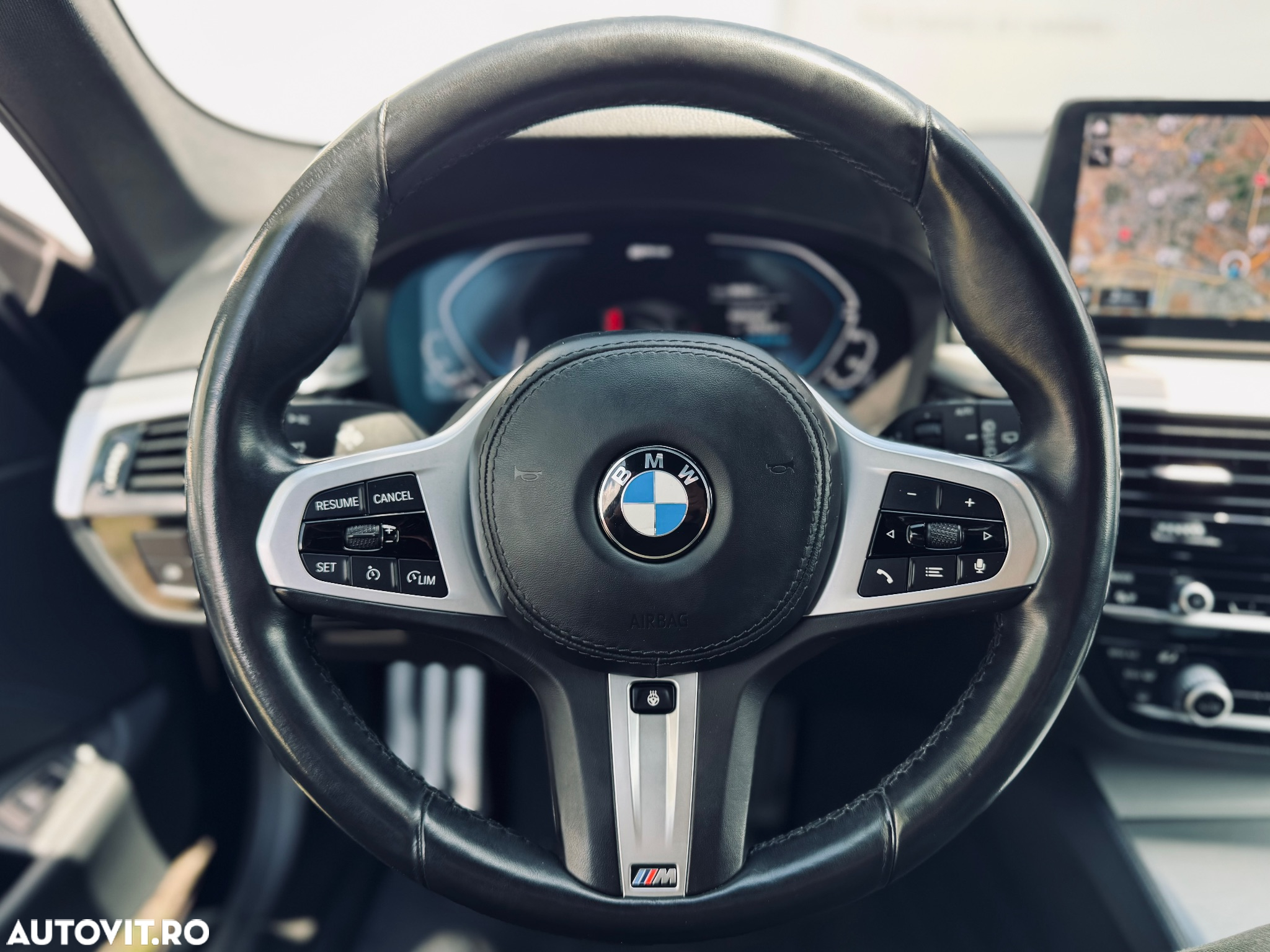 BMW Seria 5 530e xDrive Touring Aut. - 24