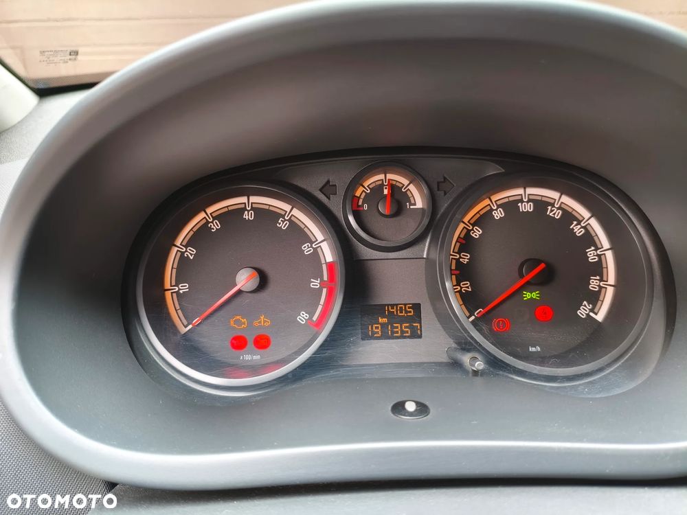 Opel Corsa 1.2 16V Essentia - 9