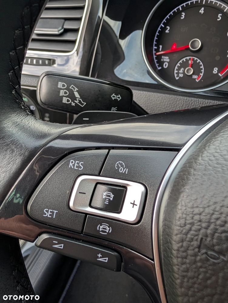 Volkswagen Golf - 36