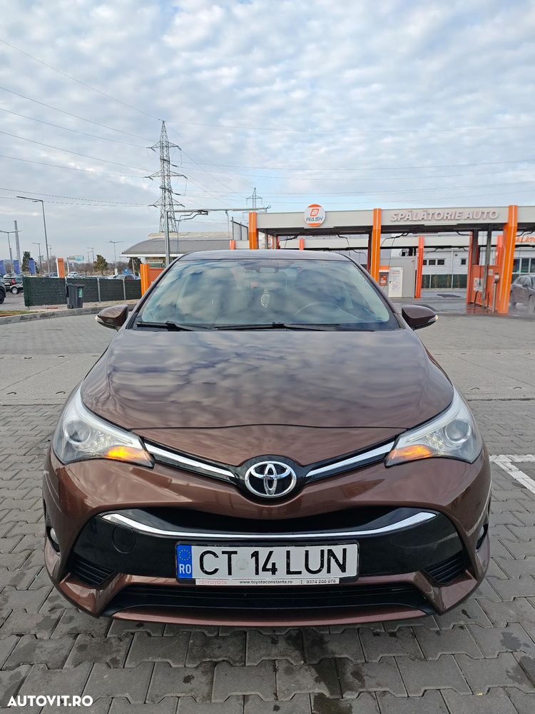 Toyota Avensis 2.0 D-4D Executive Terracotta - 9