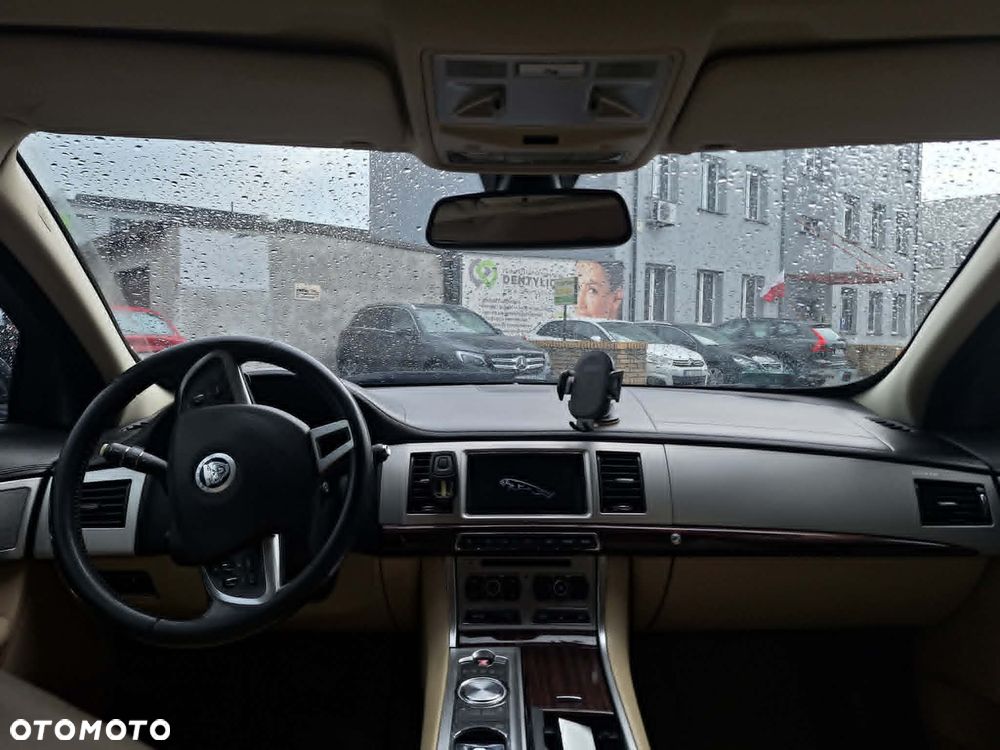 Jaguar XF 2.2 D Luxury - 2