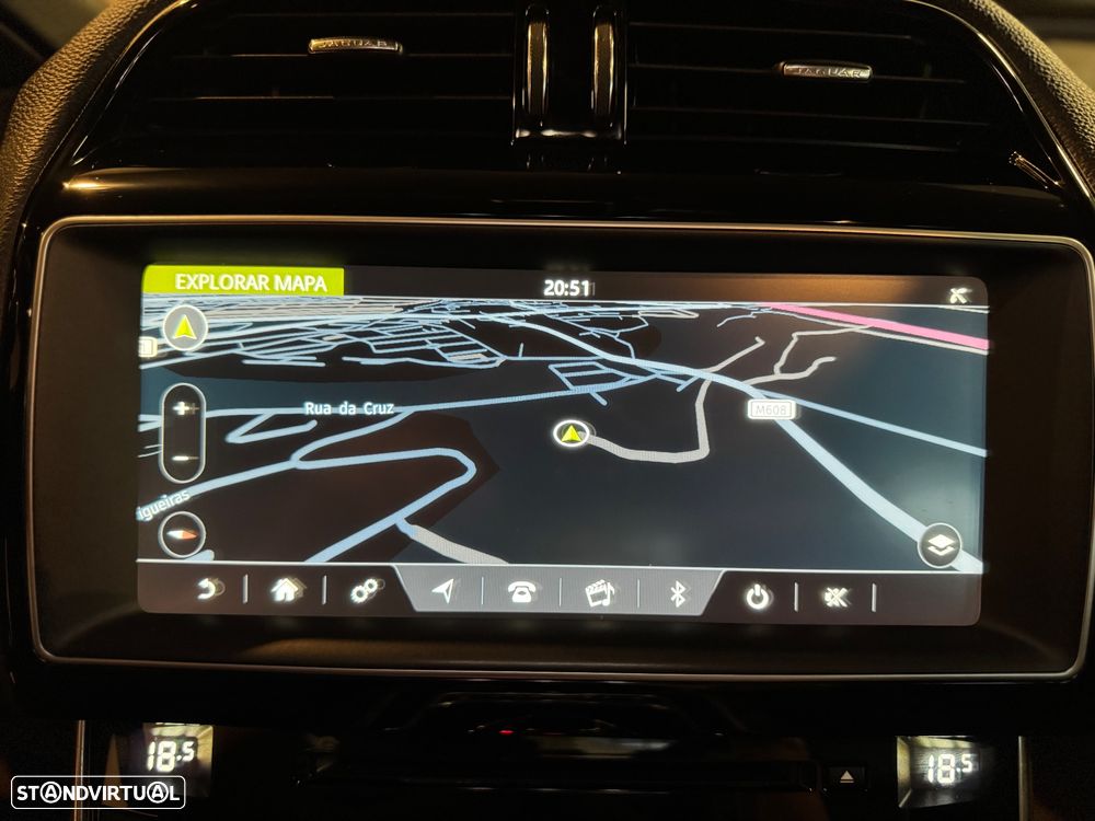 Jaguar XE 2.0 D R-Dynamic HSE - 23