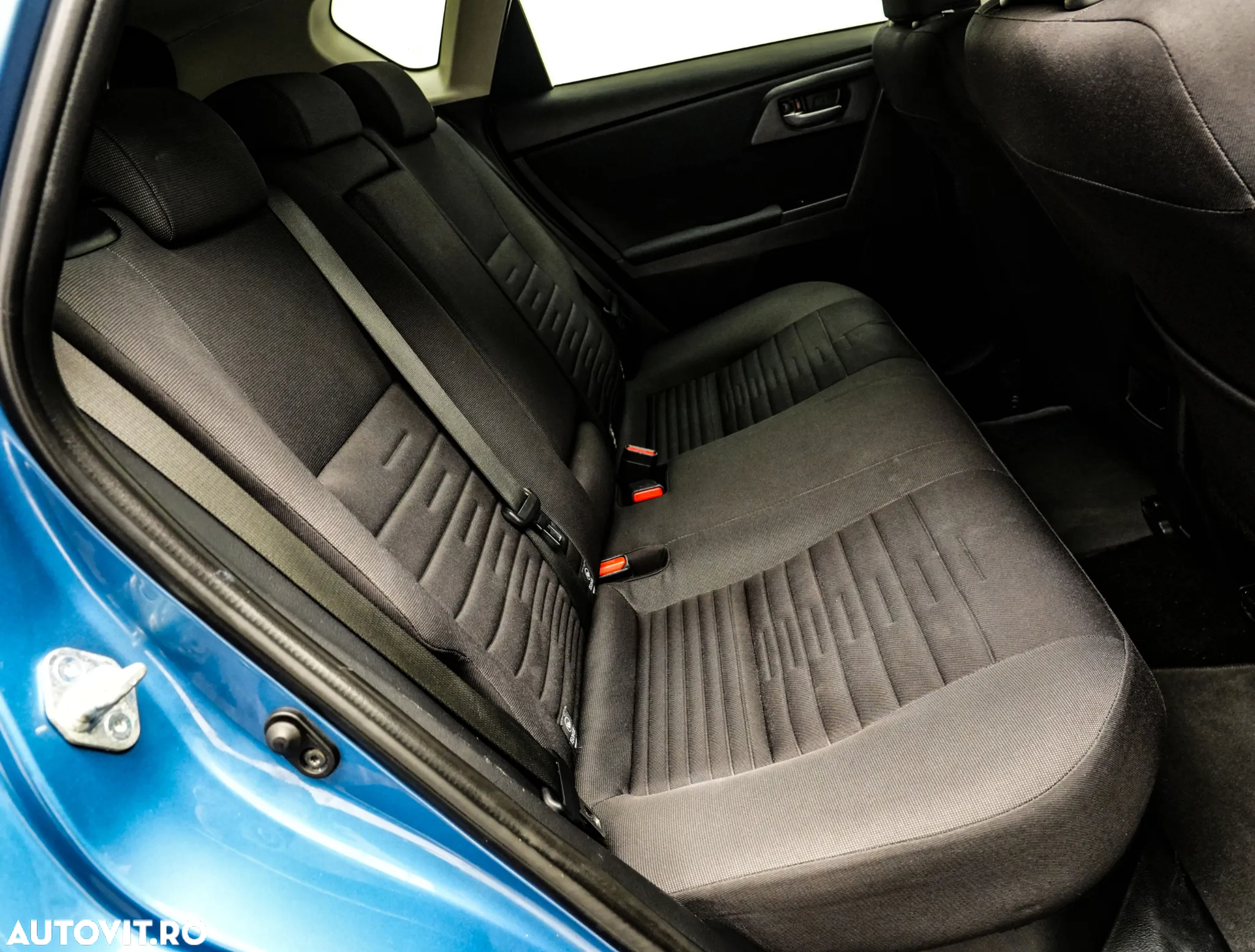 Toyota Auris 1.8 L VVT-i Hybrid Sol - 18