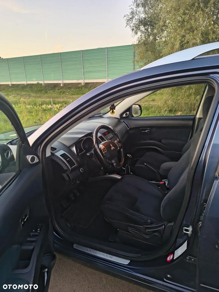 Mitsubishi Outlander 2.4 4WD Intense - 15