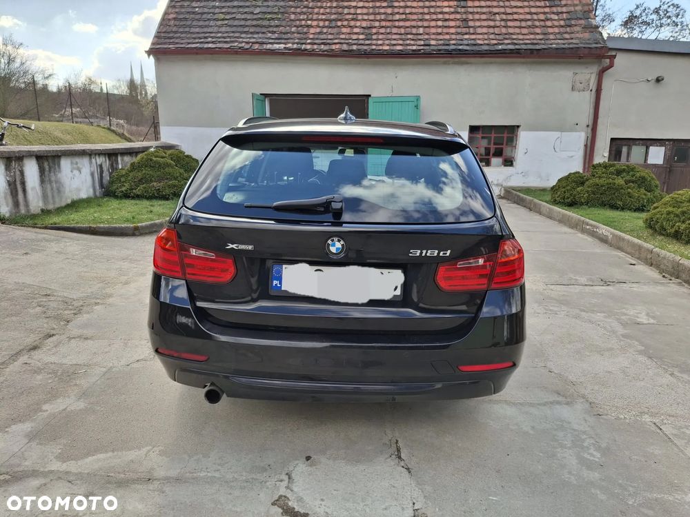 BMW Seria 3 318d xDrive - 10