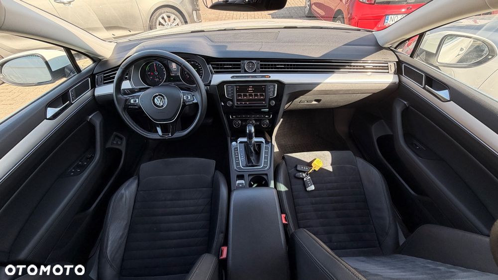 Volkswagen Passat - 15