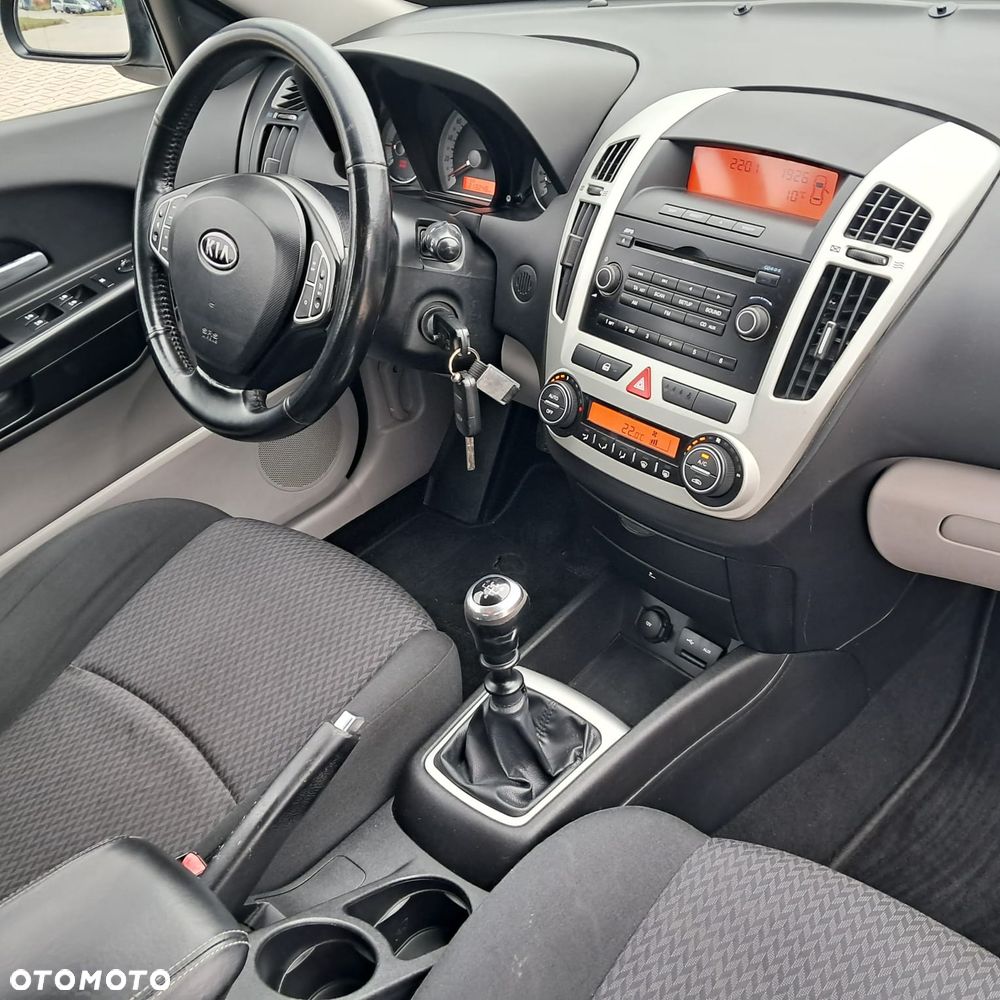 Kia Ceed - 9