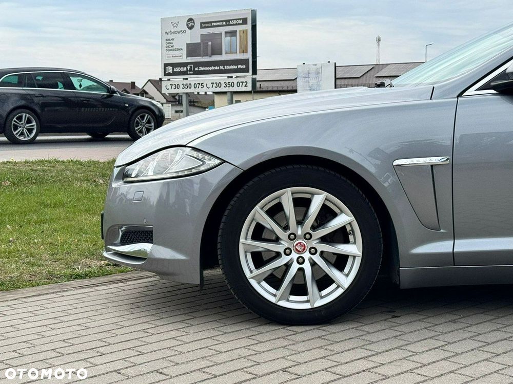 Jaguar XF 2.2 D Luxury - 9