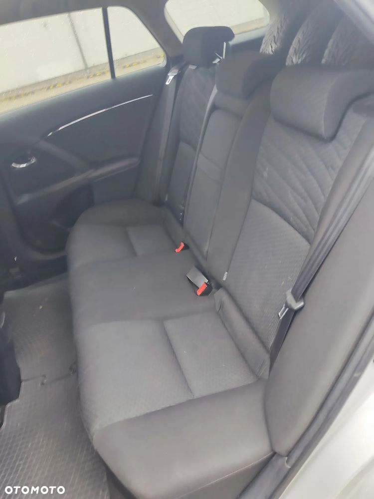 Toyota Avensis 2.0 D-4D Sol plus - 32