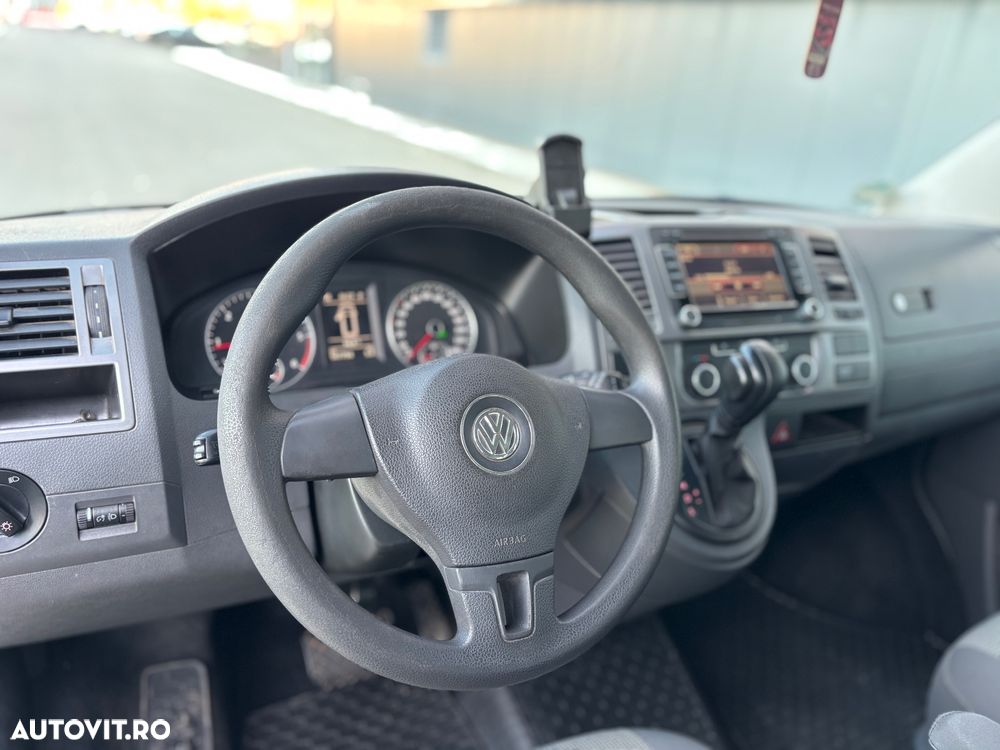 Volkswagen Caravelle - 16