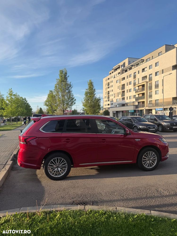 Mitsubishi Outlander PHEV 2.4 L 4X4 Instyle+ - 9