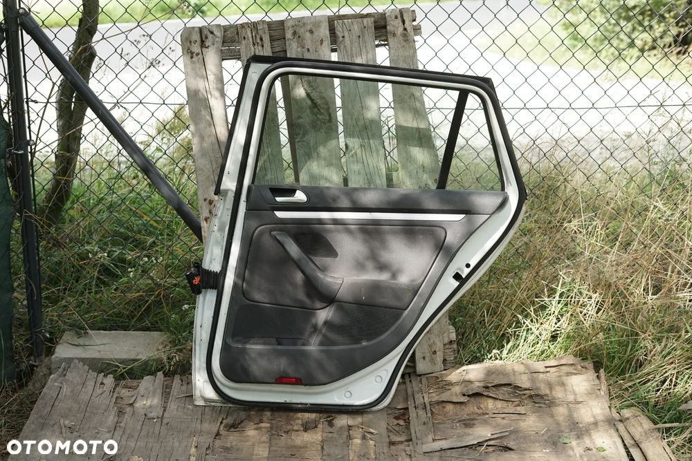 Drzwi tył tylne prawe Volkswagen Golf V Kombi LB9A - 8