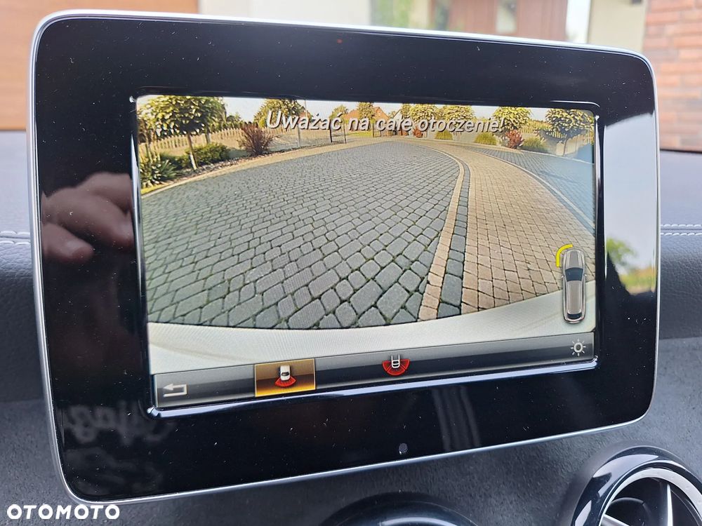 Mercedes-Benz CLA Shooting Brake 180 d AMG Line - 25