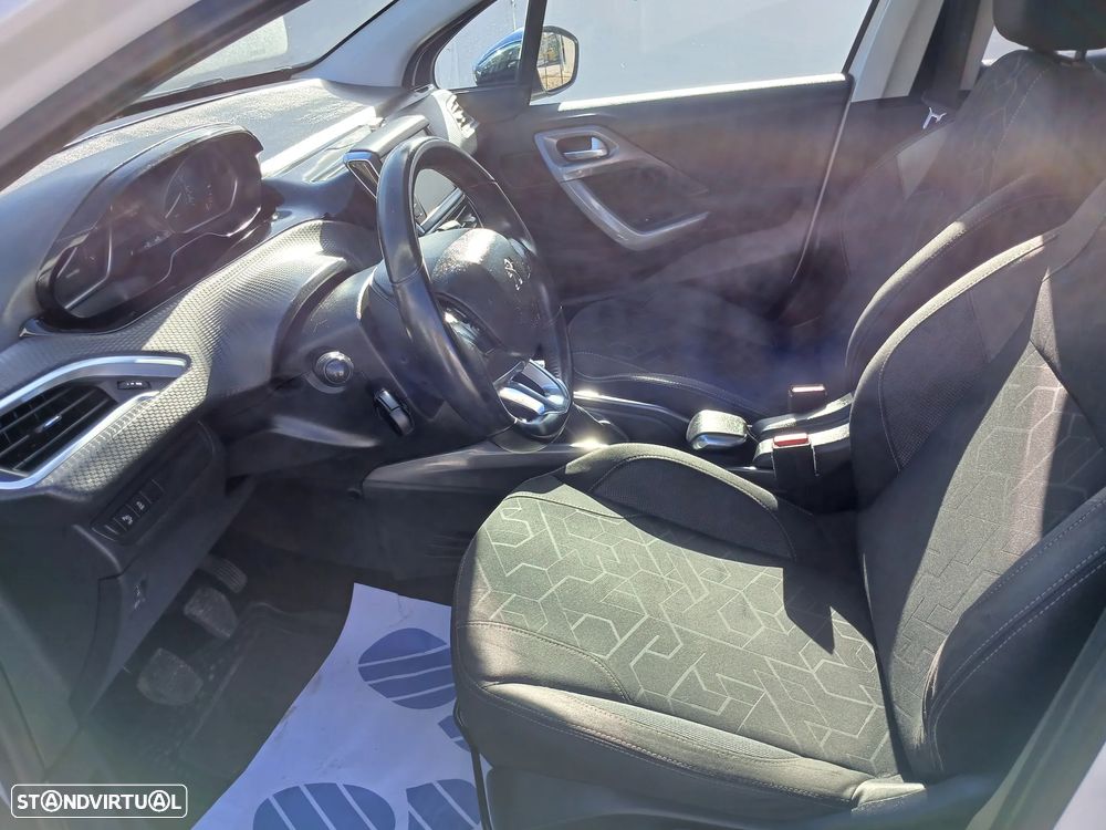 Peugeot 2008 1.2 PureTech Style - 13