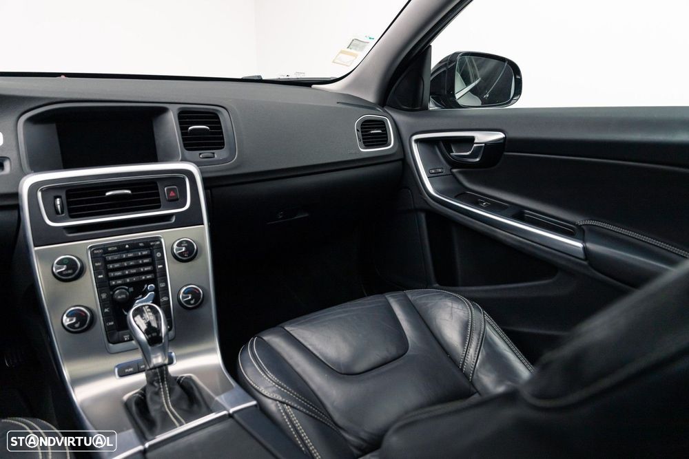 Volvo V60 2.4 D6 Momentum AWD Phev - 17