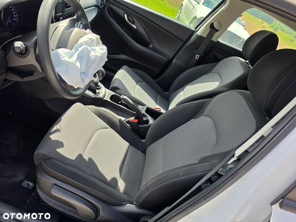 Hyundai i30 1.5 Intro - 10