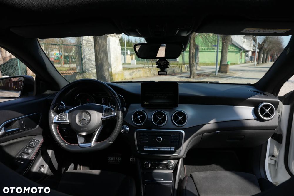 Mercedes-Benz CLA - 11