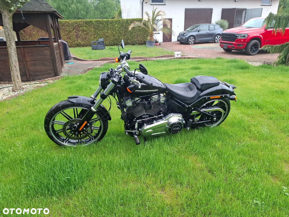 Harley-Davidson Softail Breakout - 5