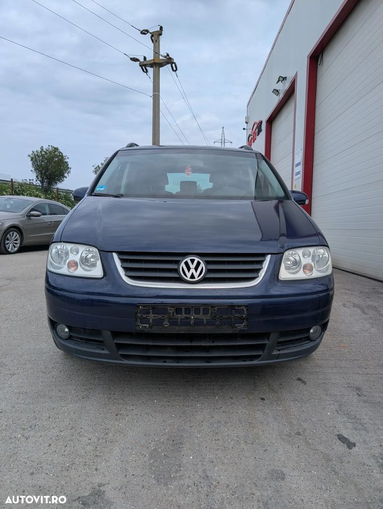 Volkswagen Touran - 12