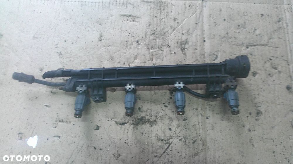 HYUNDAI SONATA 2.0 16V LISTWA WTRYSKOWA