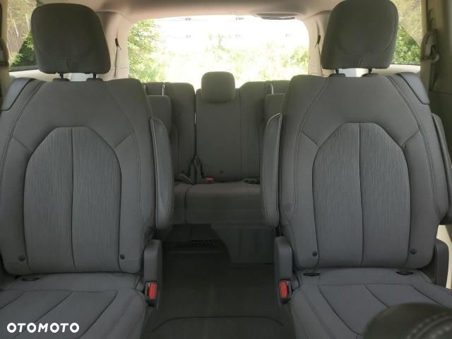 Chrysler Pacifica - 21