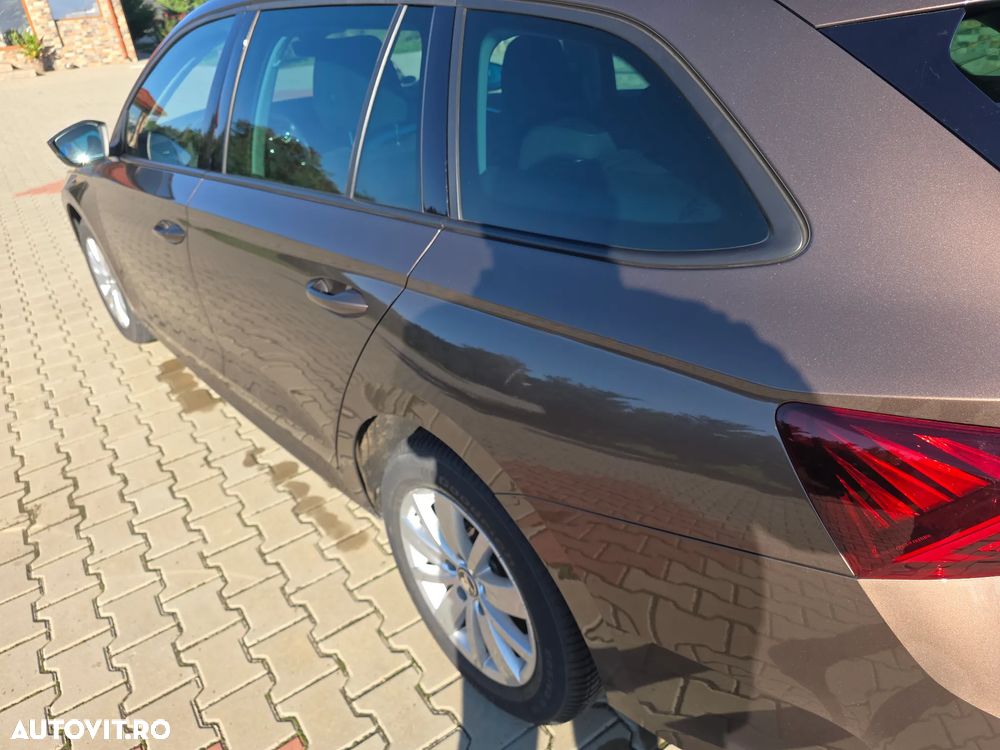 Skoda Octavia Combi Diesel 2.0 TDI DSG Style - 2