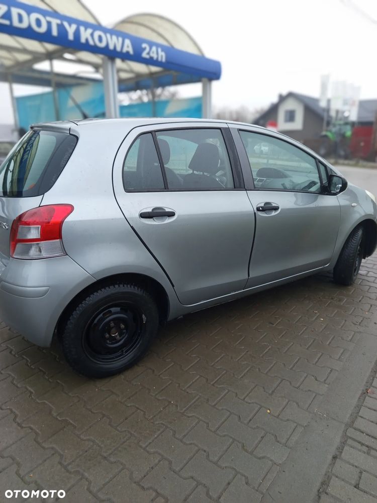 Toyota Yaris 1.0 Entry EU5 - 2