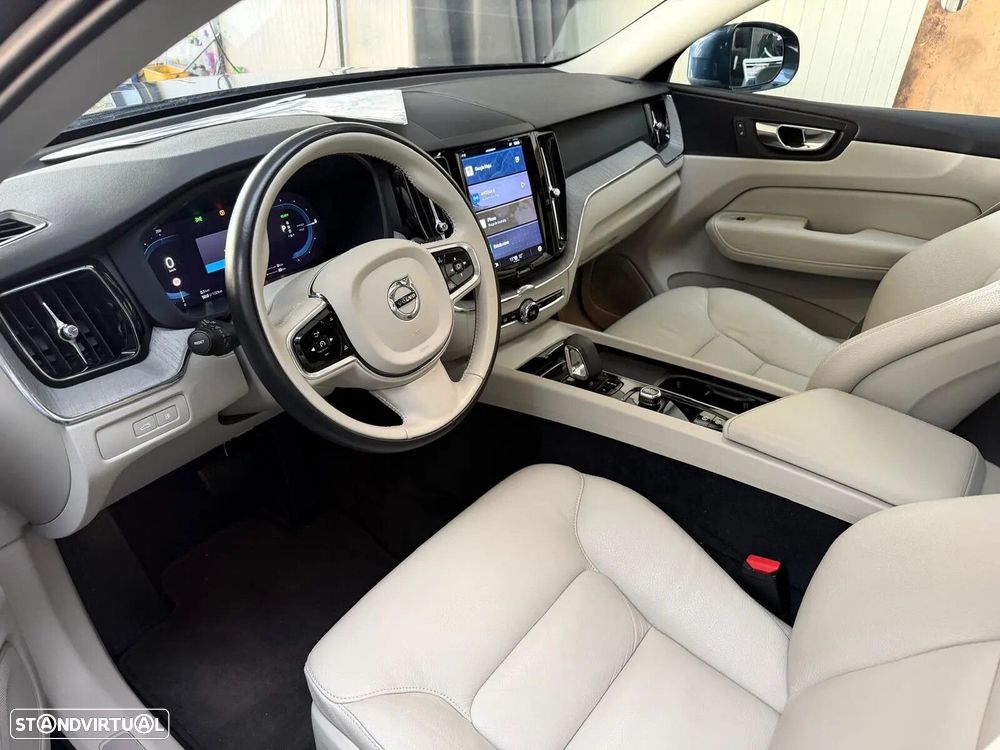 Volvo XC 60 2.0 T6 PHEV Core AWD — fotografia 9