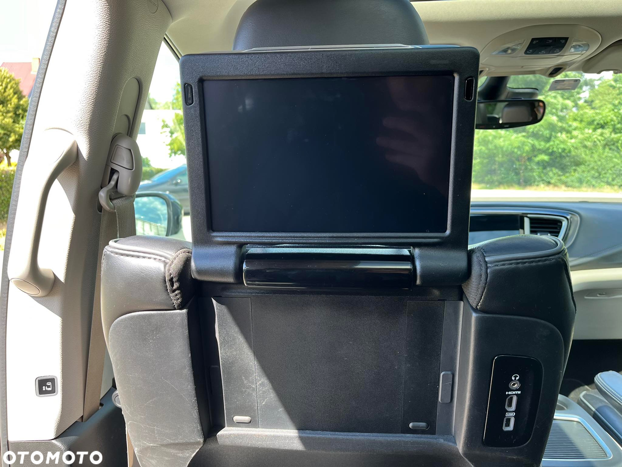 Chrysler Pacifica - 13